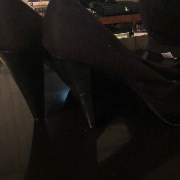 Black peep toe heels - Picture 3 of 3